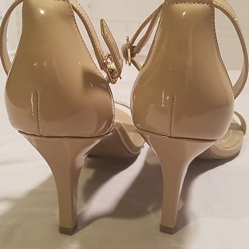 Bandolino Heeled Sandal - Picture 8 of 8